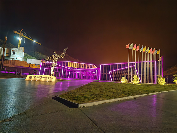 城市亮化是现代城市建设的重要组成部分,它不仅可以美化城市的夜景,还能提升城市的整体形象。随着科技的不断进步,城市亮化也得到了更多的关注和创新。本文将介绍一些关于城市亮化的创意和技术,帮助读者了解城市亮化的重要性以及如何进行乃东城市亮化的规划和实施。 城市亮化是现代城市建设的重要组成部分,它不仅可以美化城市的夜景,还能提升城市的整体形象。随着科技的不断进步,城市亮化也得到了更多的关注和创新。本文将介绍一些关于城市亮化的创意和技术,帮助读者了解乃东城市亮化的重要性以及如何进行乃东城市亮化的规划和实施。