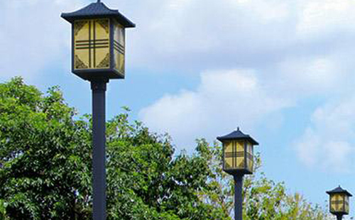 乃东庭院灯安装间距与布灯设计全解析